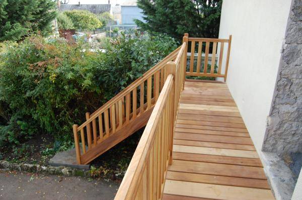 balcon-bois-escalier